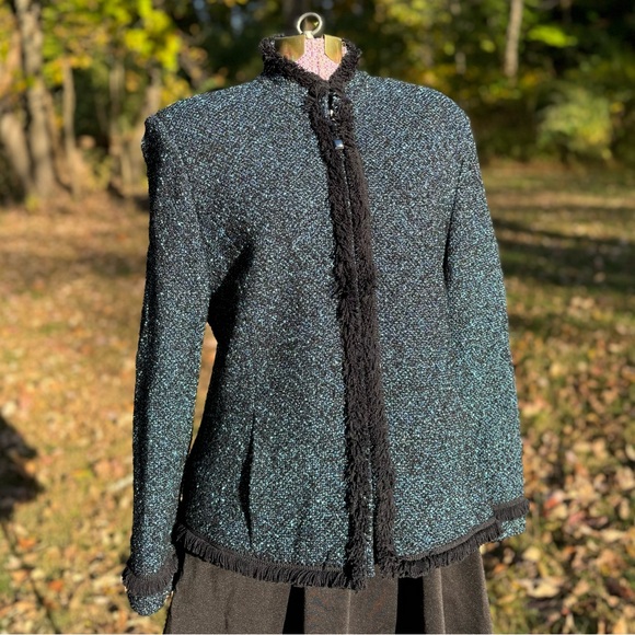 St. John bouclé tweed knit blazer in speckled blue & black w fringe trim Sz 12 - Picture 6 of 15